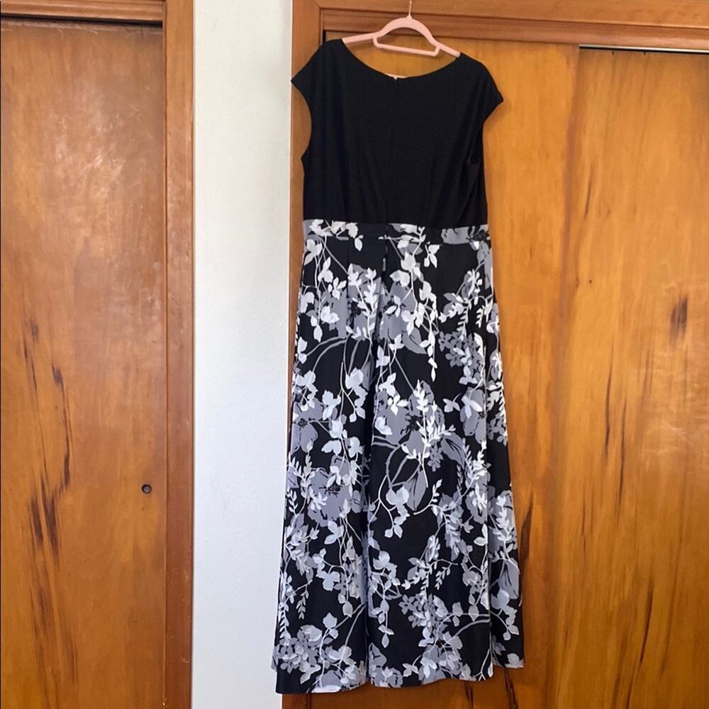 Alex Evenings Black White Long Dress Cap Sleeves Floral Pattern Pleated Zip 16W - Picture 2 of 8